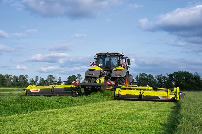 Harvester Oliver 86 swather
