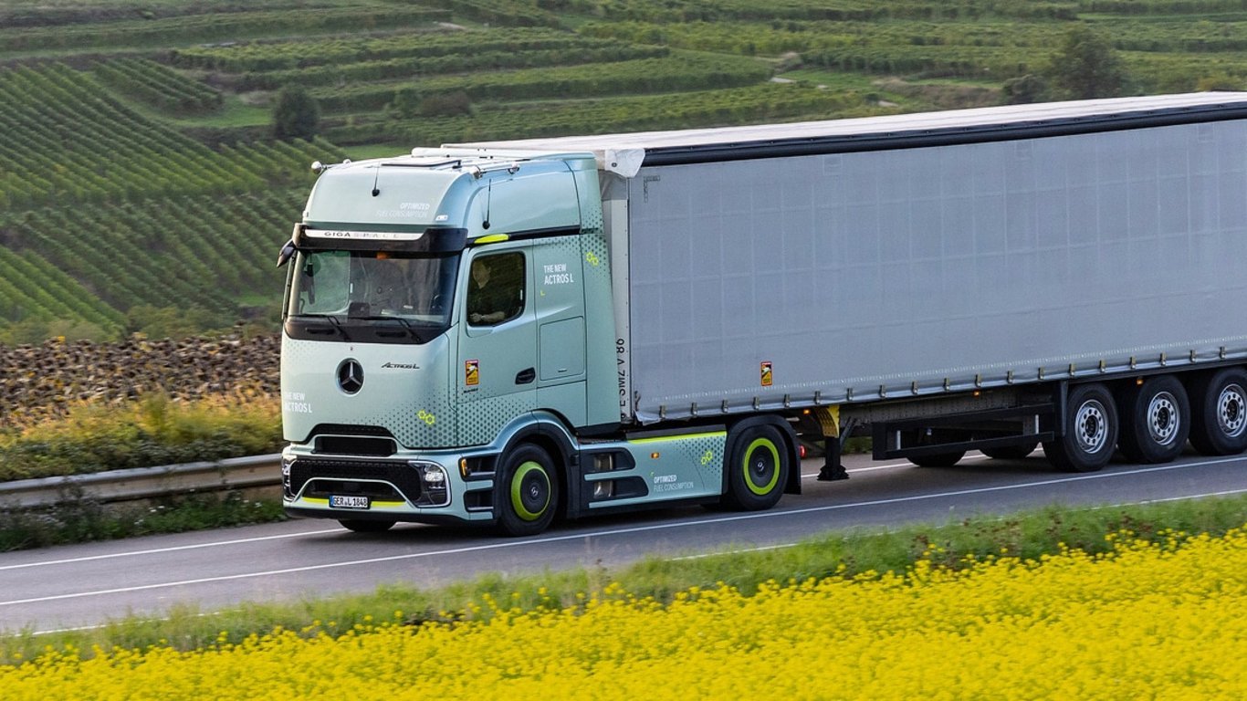 Lastwagen Mercedes Benz 5958cm3