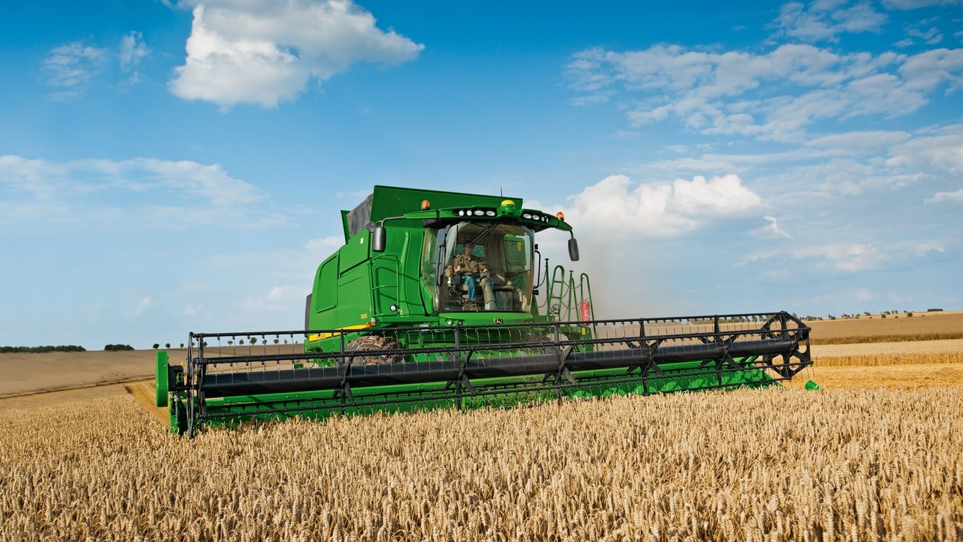 John Deere T670
