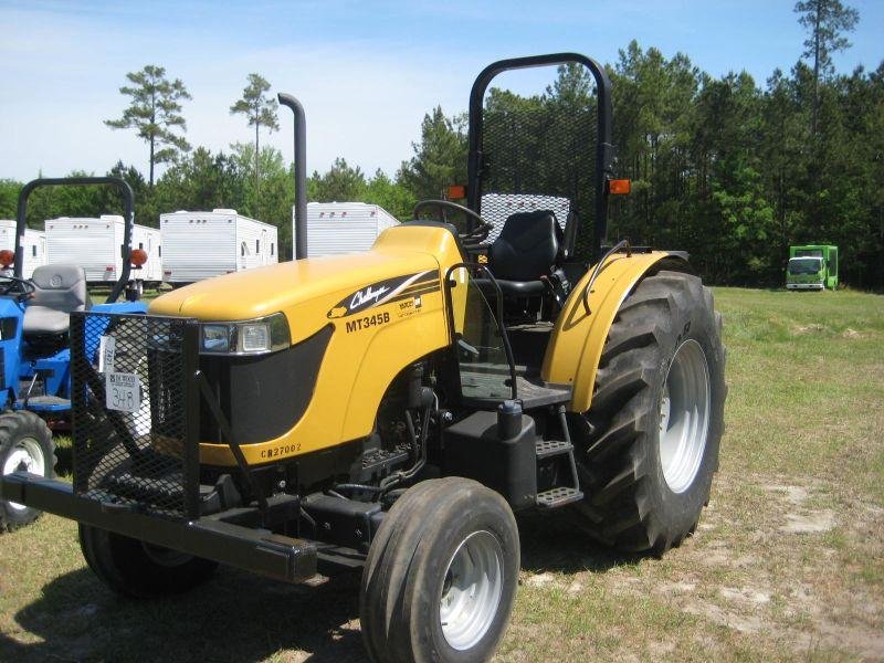 Traktor Challenger MT345B 4WD
