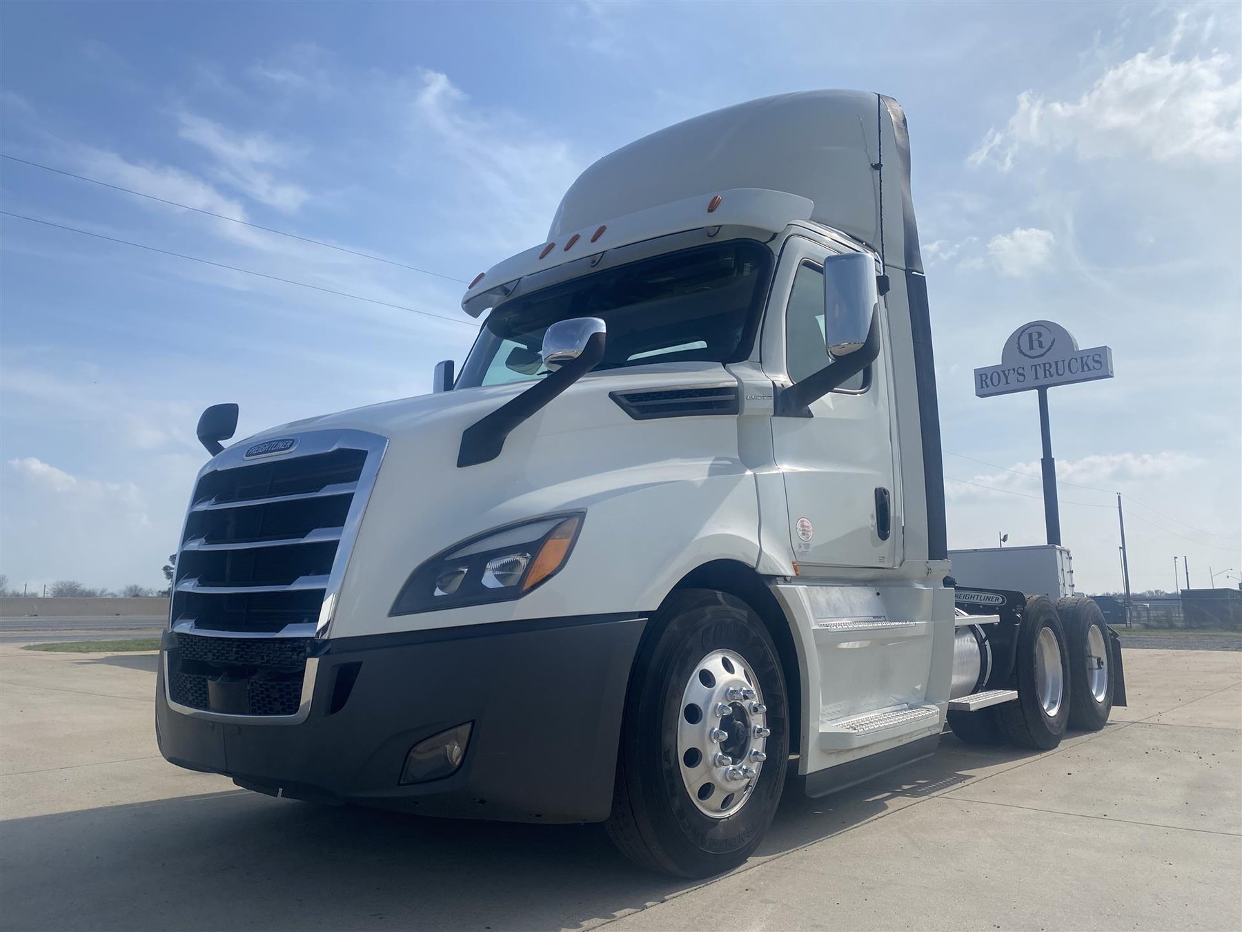 Truck Freightliner Electric 126" Day cab