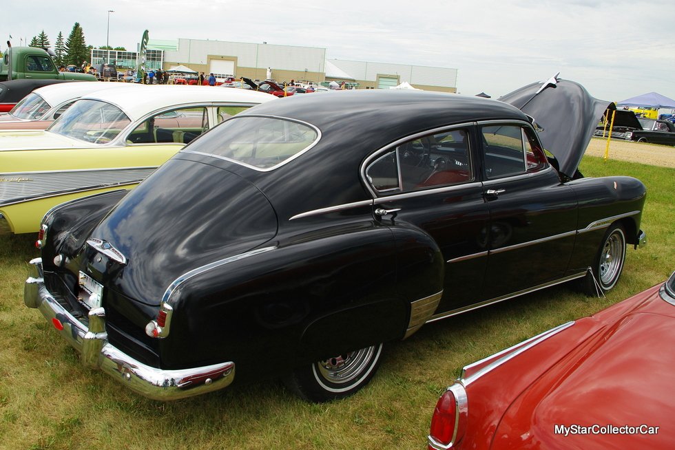 Van Chevrolet CUSTOM DELUXE/20