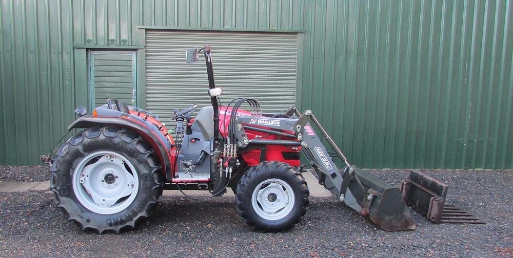 Tractor Massey Ferguson MF 2415 4WD