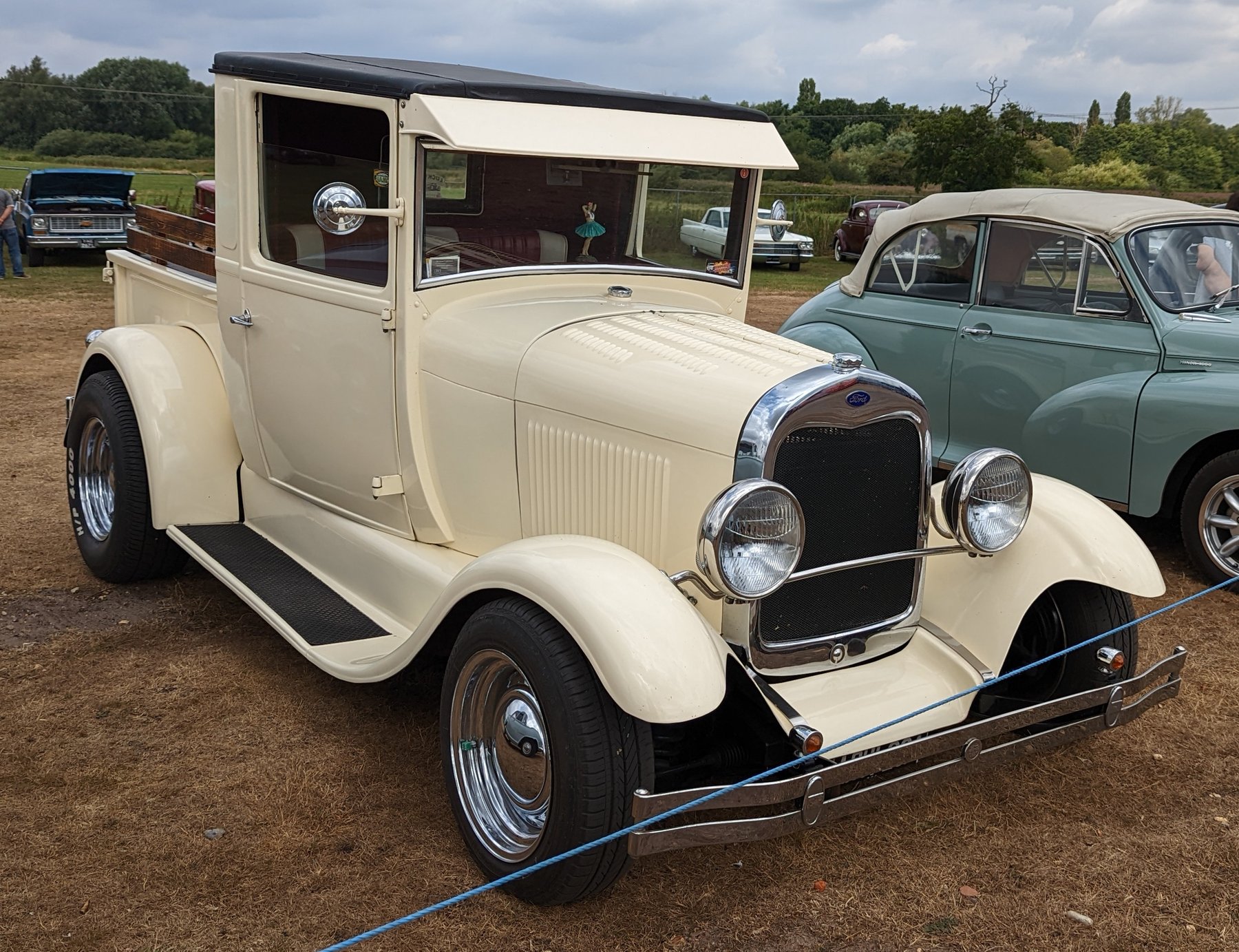 Van Ford A FORD PICK-UP