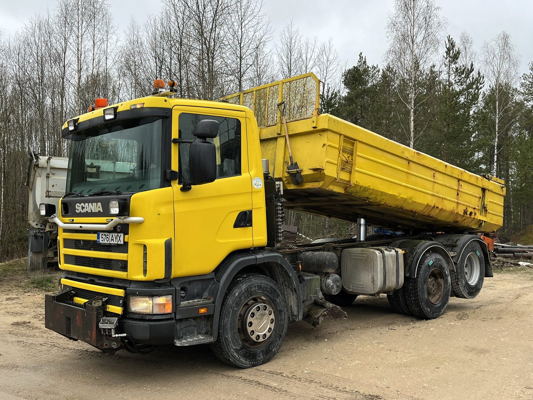 Truck Scania 124 GB-6X2/450+136