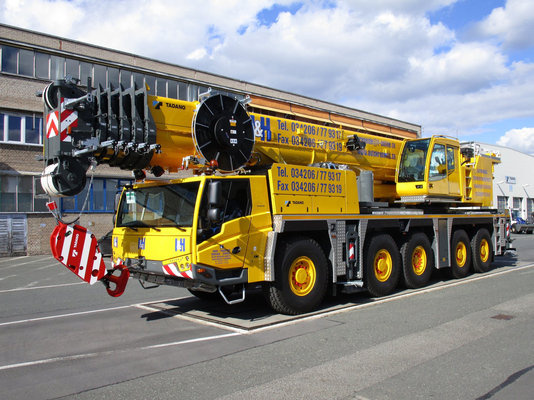 Mobile & rough terrain cranes Tadano ATF 200G-5