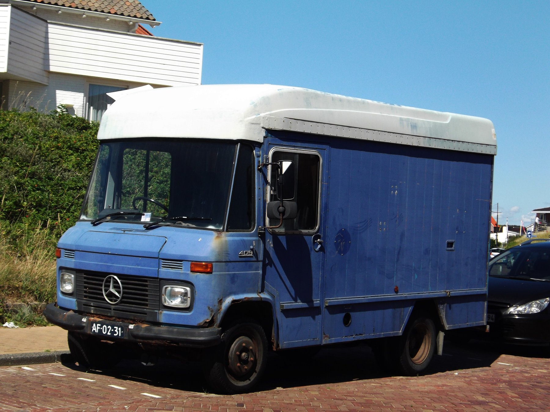 Van Mercedes Benz L406/28