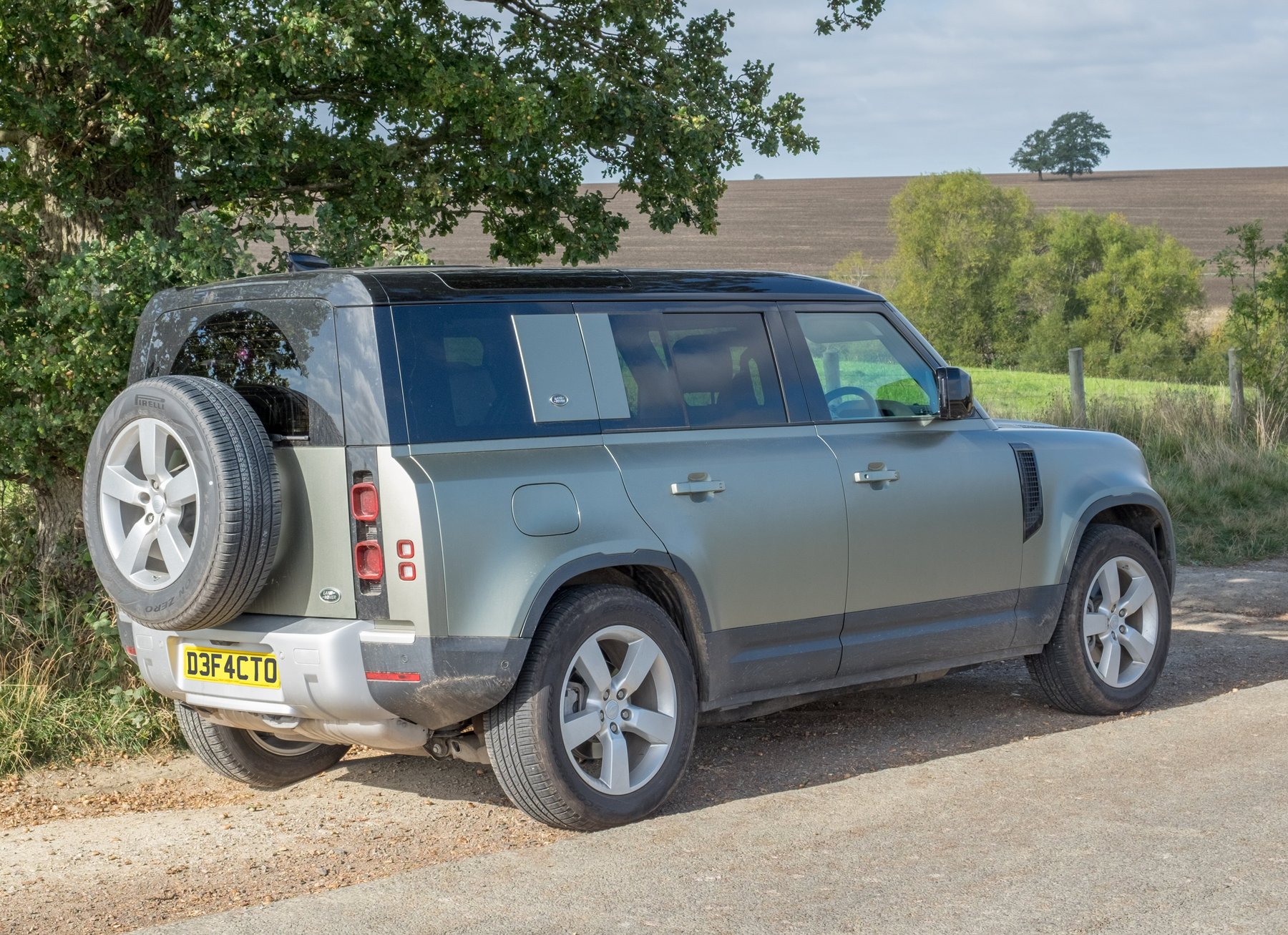 Land Rover ---