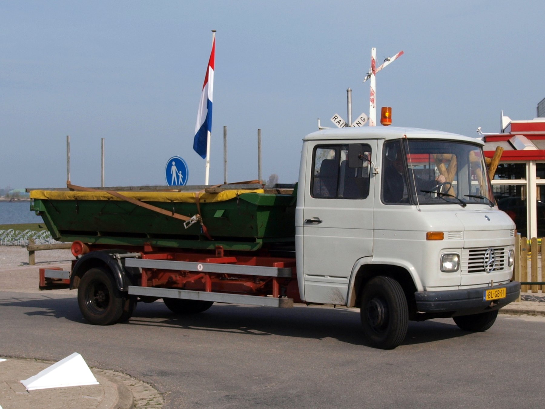 Truck Mercedes Benz 609