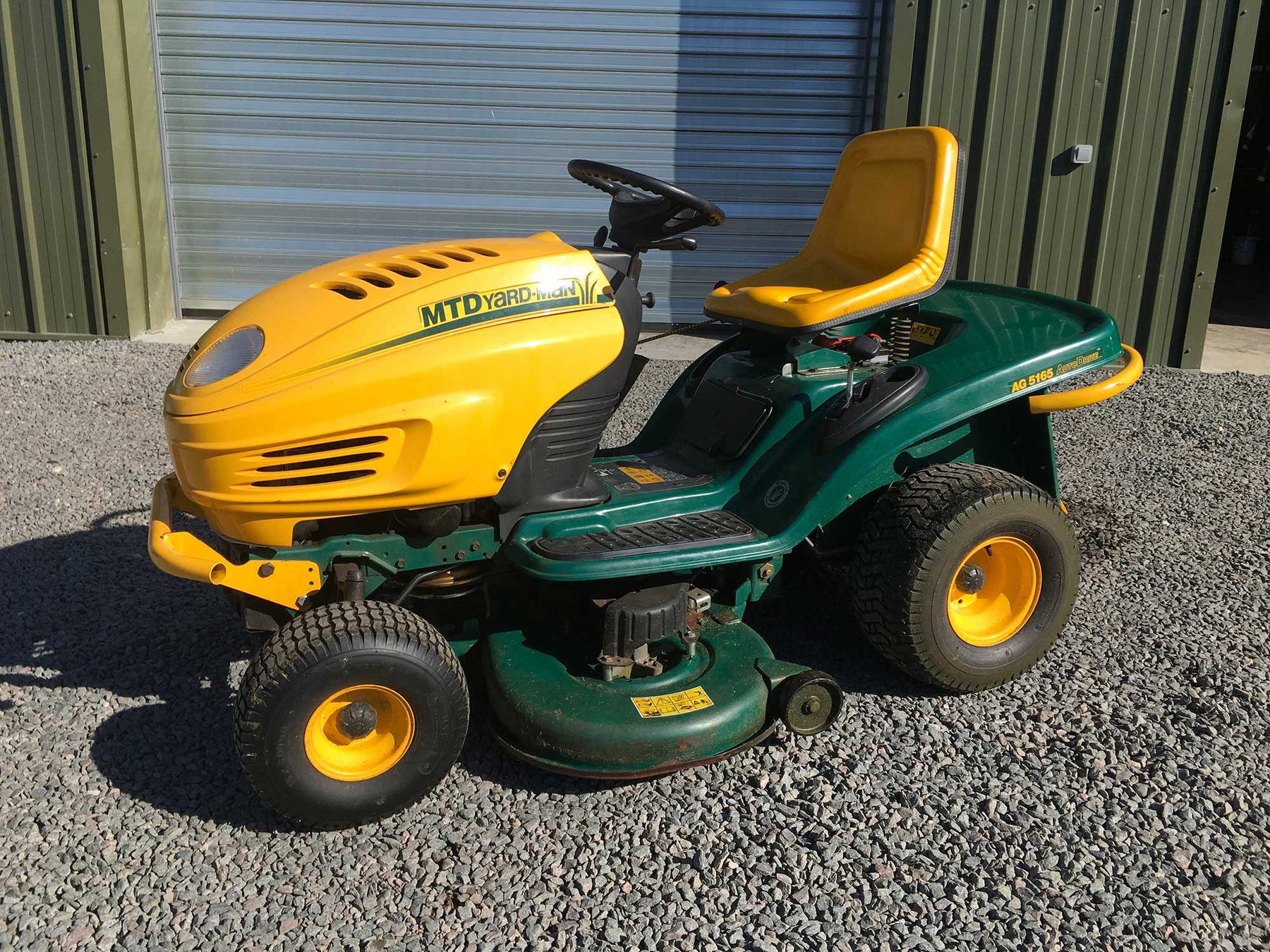 Ride-on mowers Yard-Man 14823