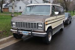 Ford ECONOLINE CLUB WAGON
