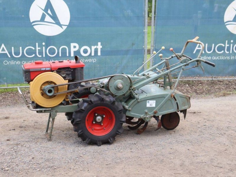 Traktor Suzue M1600