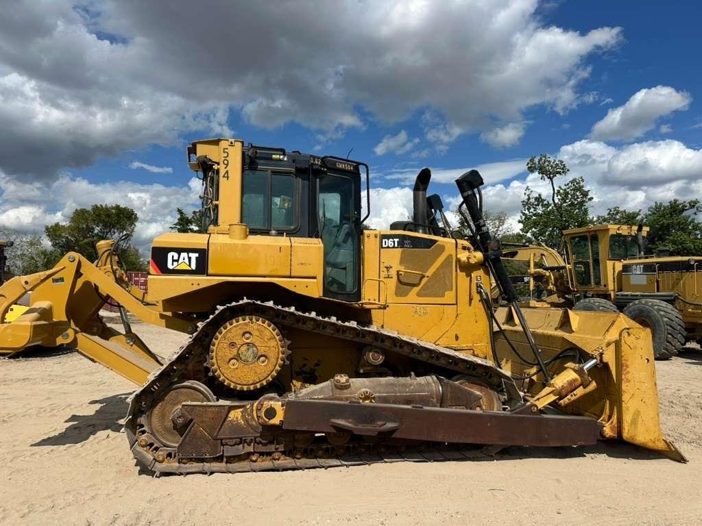 Caterpillar D6T XL