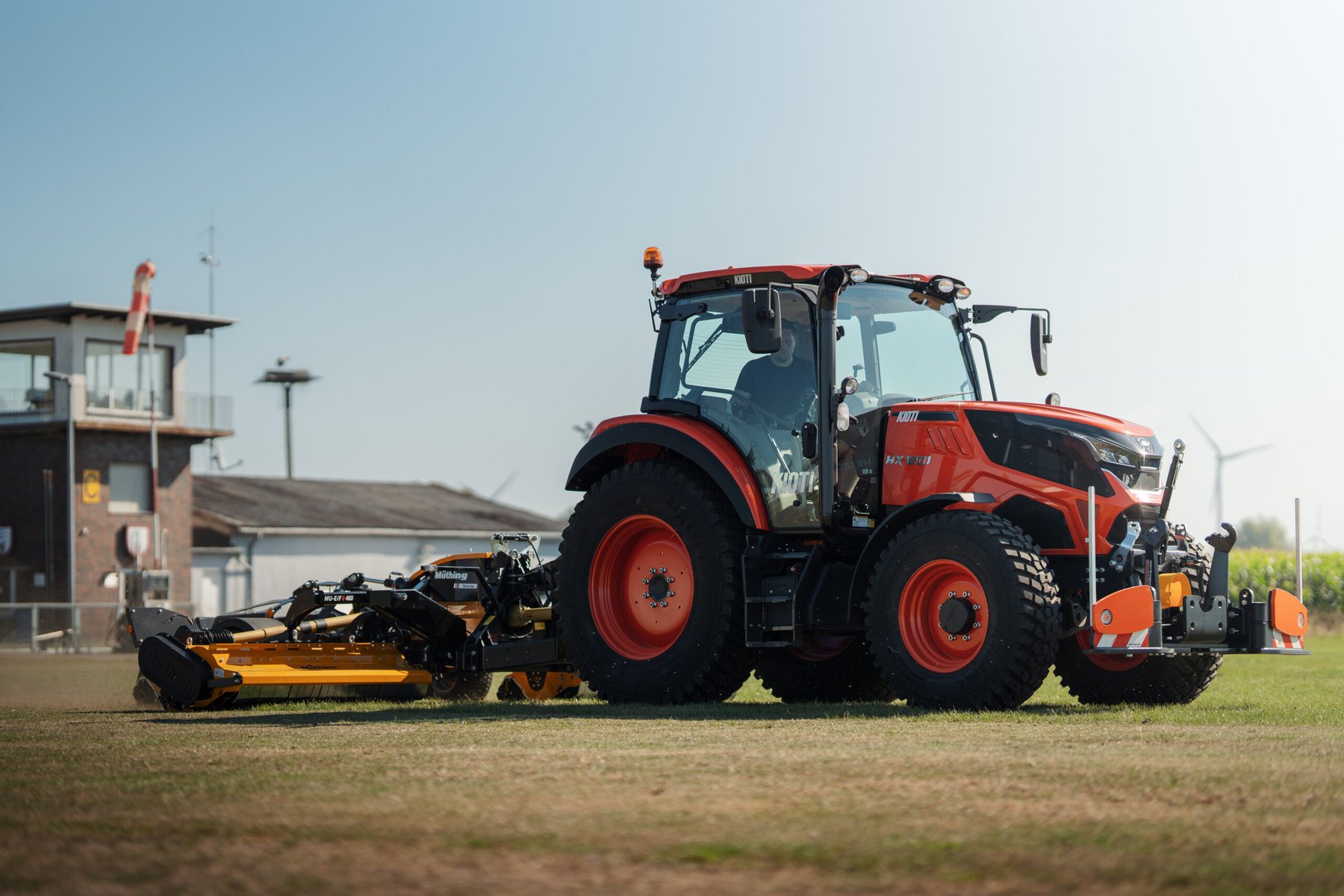 Tractor Kioti HX1201