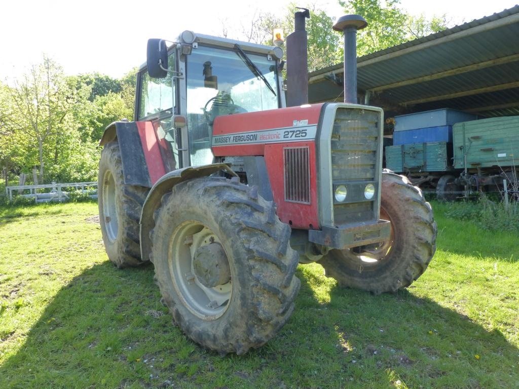 Massey Ferguson 2725