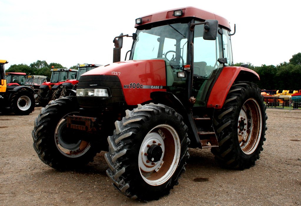 Traktor Case MX100C