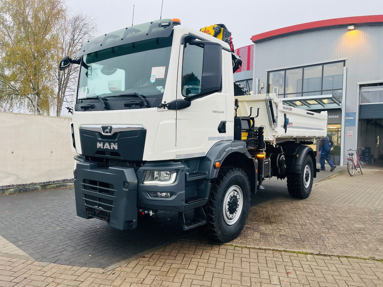 Lastwagen MAN 18.334 4X4 BB