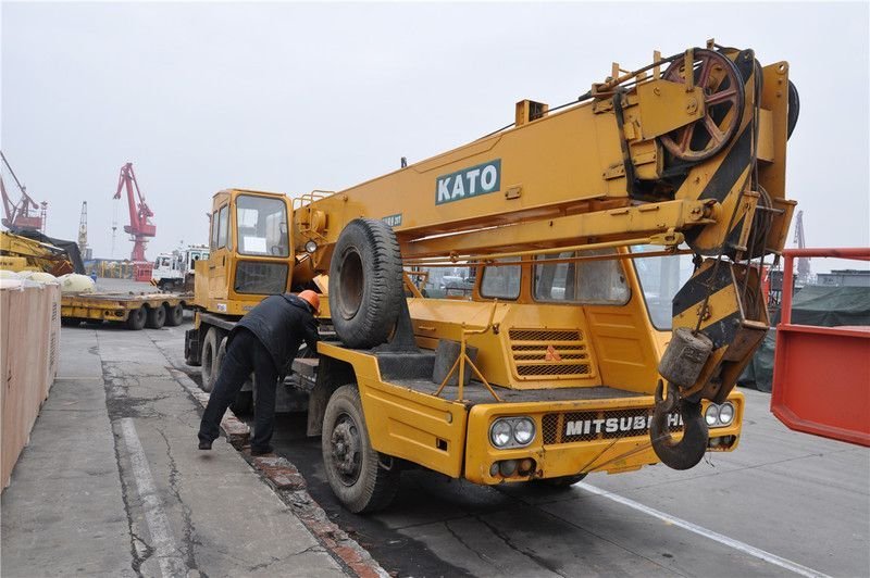 Mobile & rough terrain cranes Kato NK200E-V