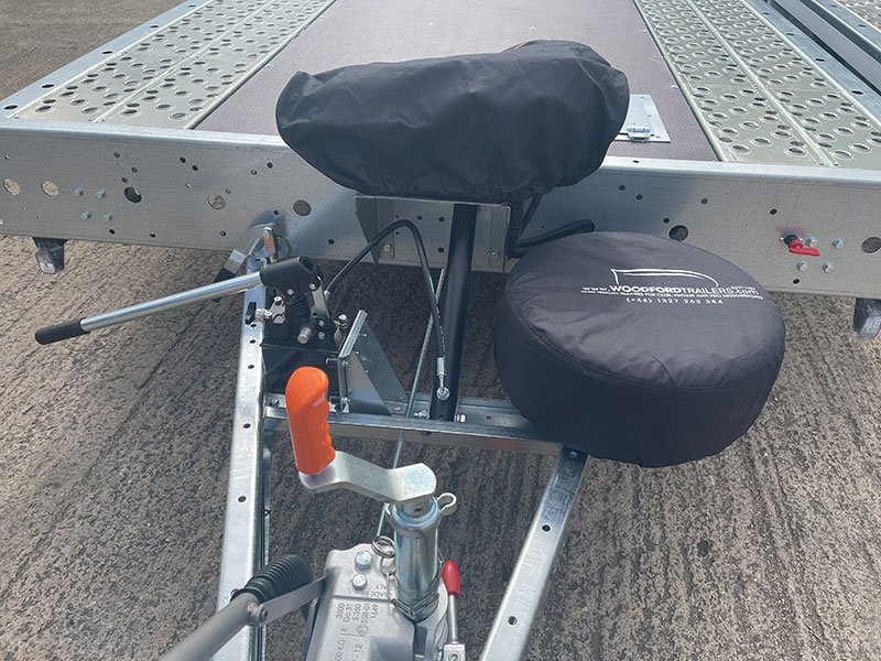 Anhänger Woodford LWT040