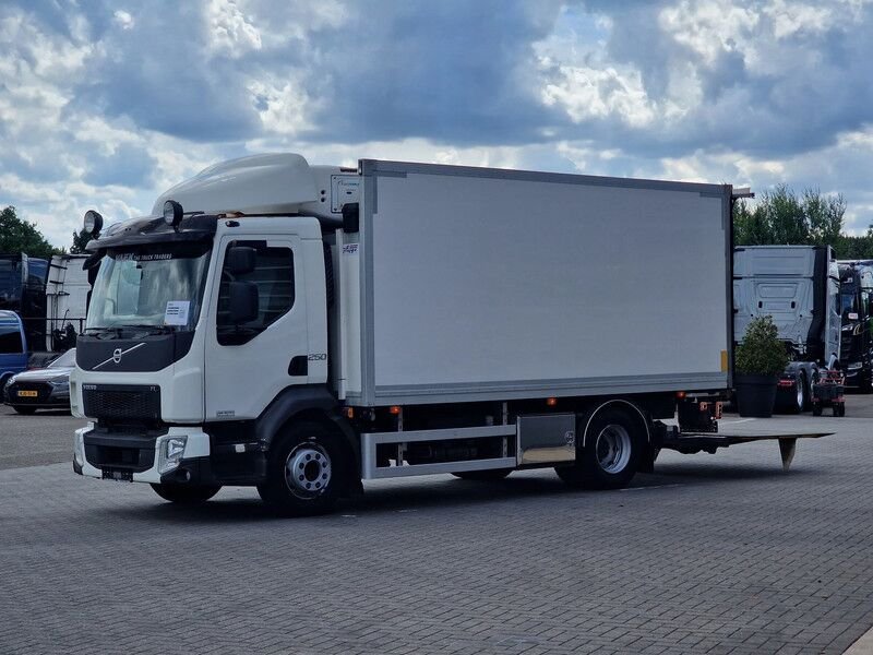 Truck Volvo 12-62R850-71P
