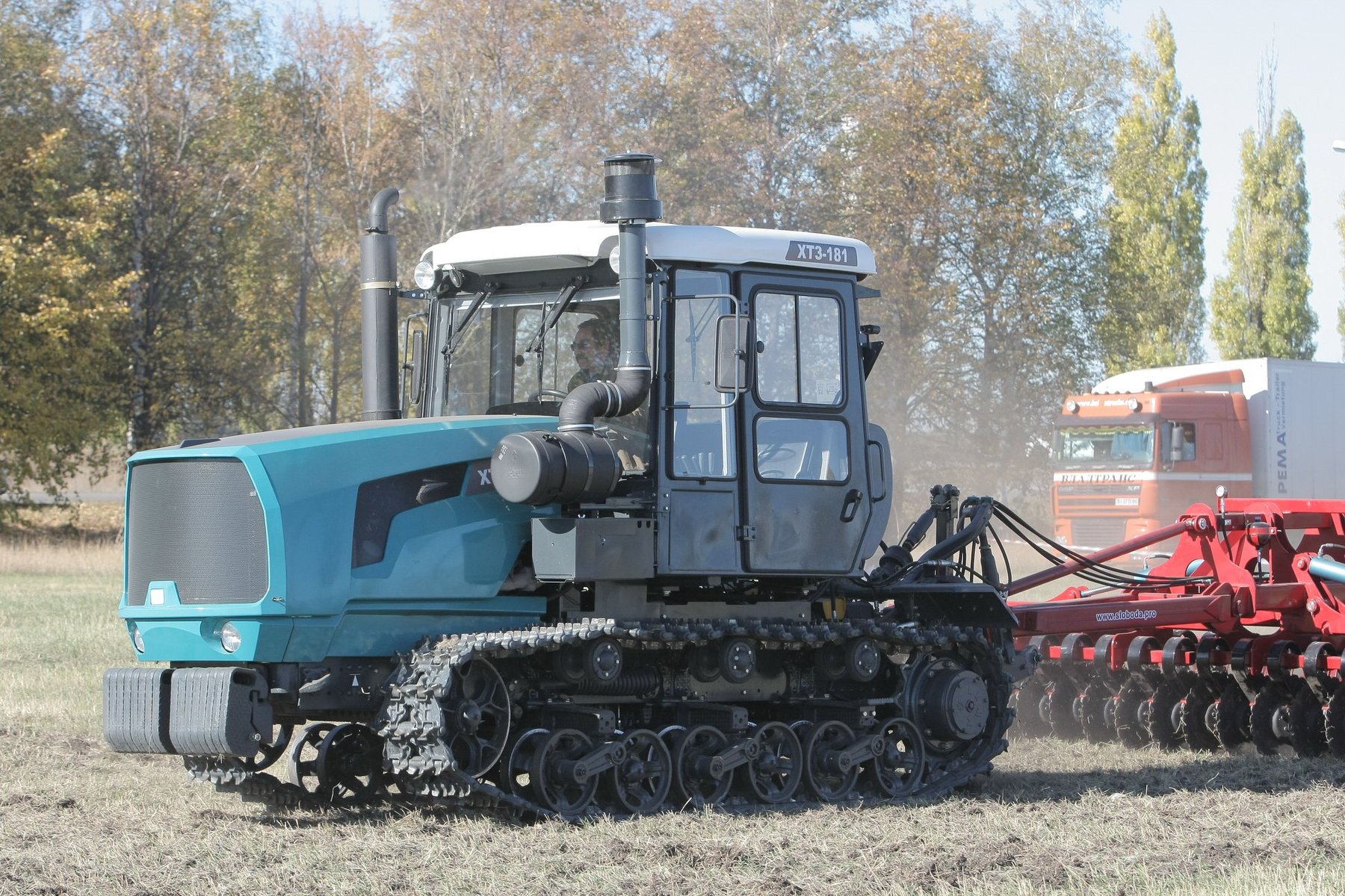 Tractor Kharkov XTZ-242