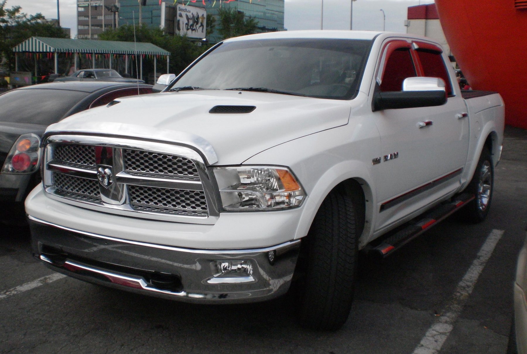 Dodge CREW CAB