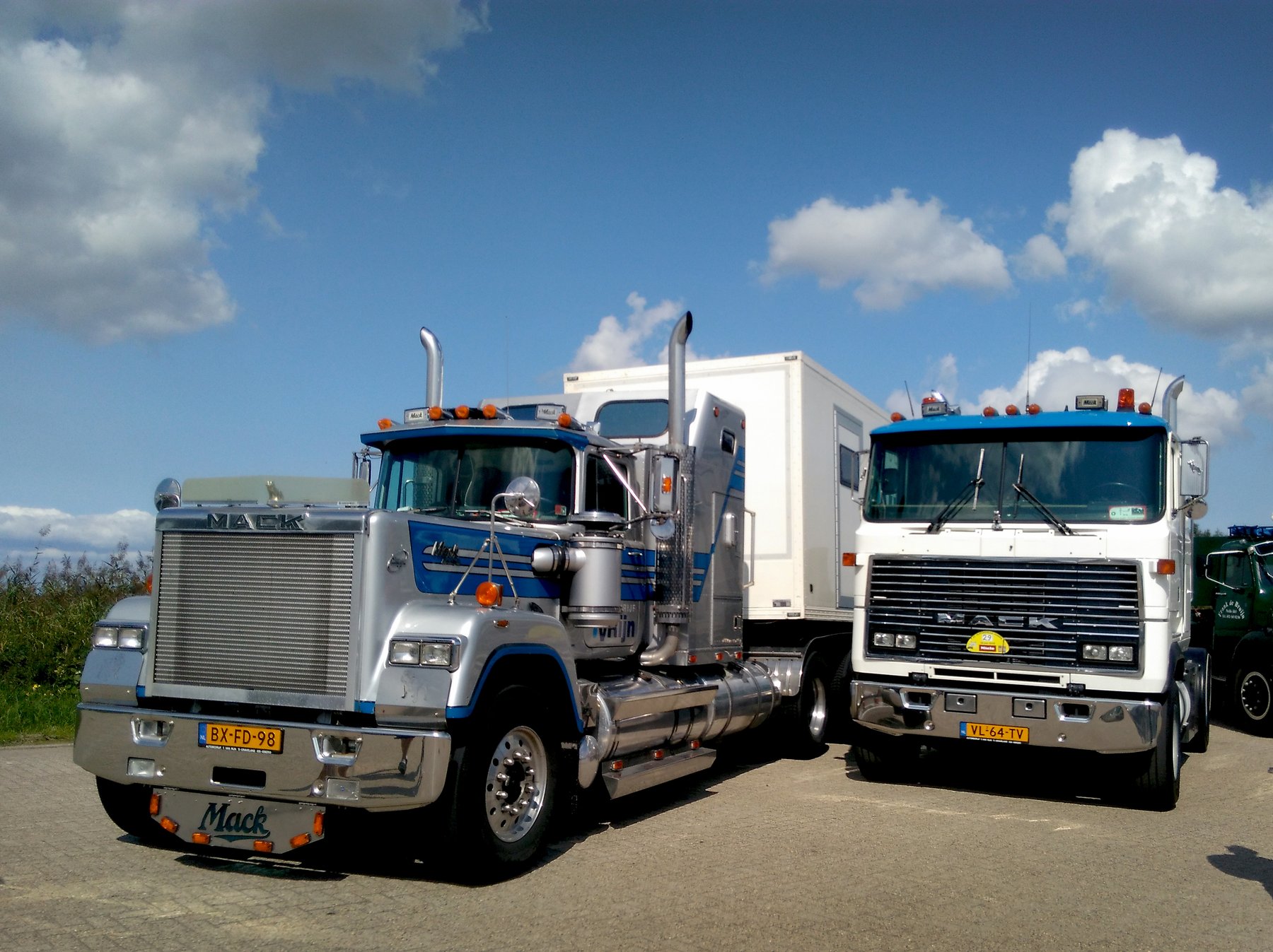 Mack RW613