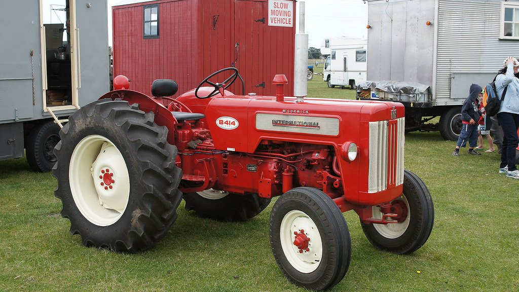 Tractor McCormick Mc Cormick B414