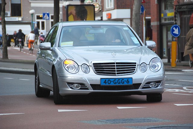 Transporter Mercedes Benz E 220 CDI AUTOMATIC