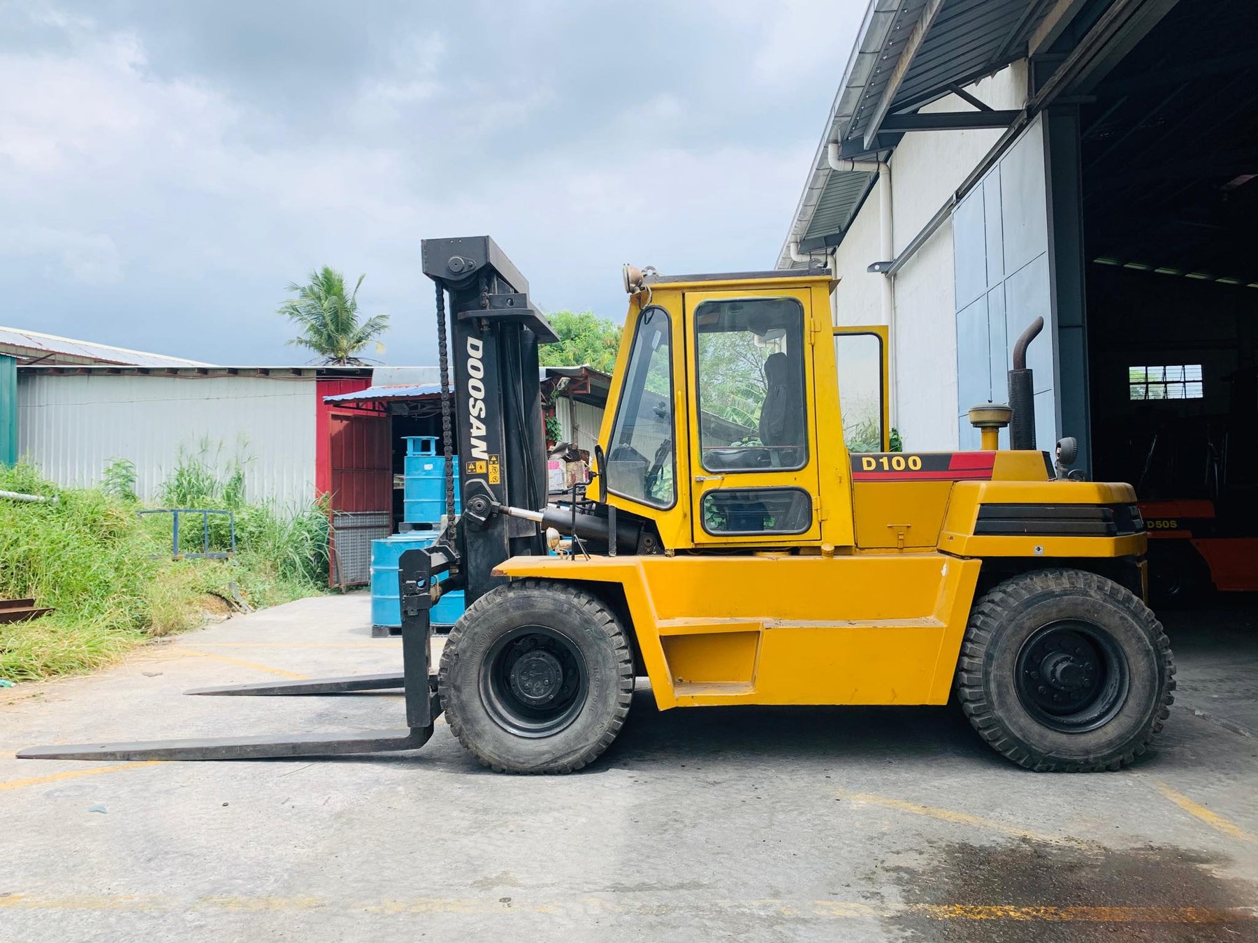 Doosan D100