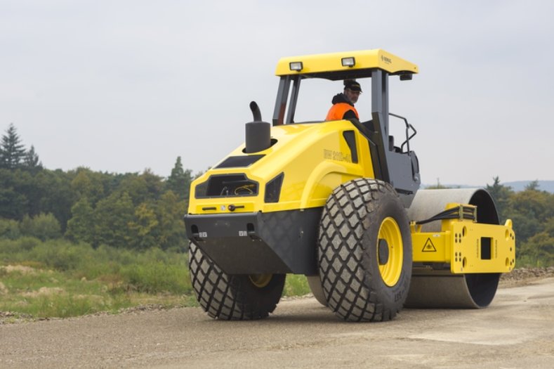Road construction machine Bomag BW 211 PDH-5