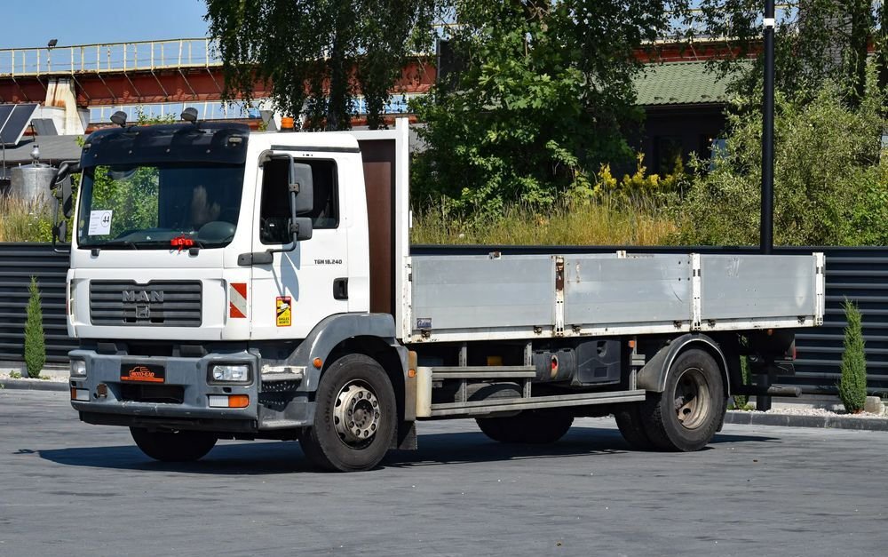 Truck MAN TGM 18.240 4X2LL
