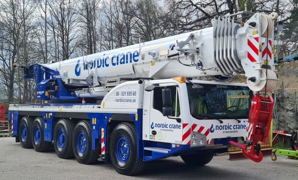 Crane Tadano Demag 250E