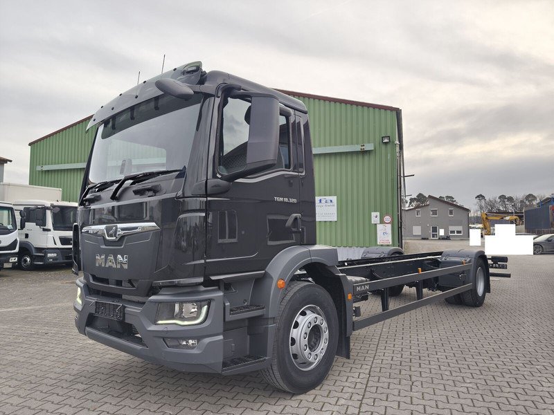 Truck MAN TGM 18.320 4X2 BB