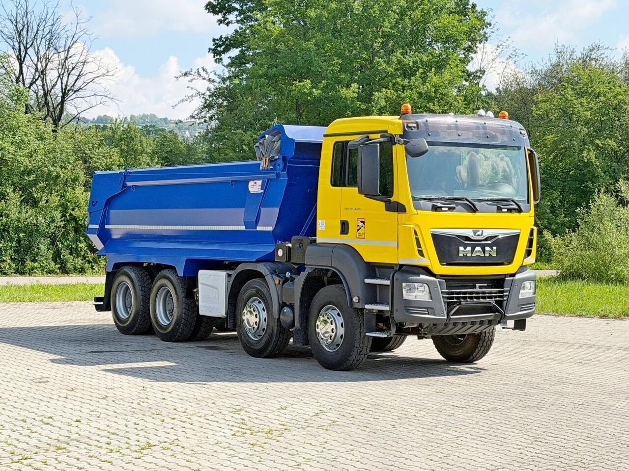 Truck MAN TGS 35.420 8X4 BH WVT WS.
