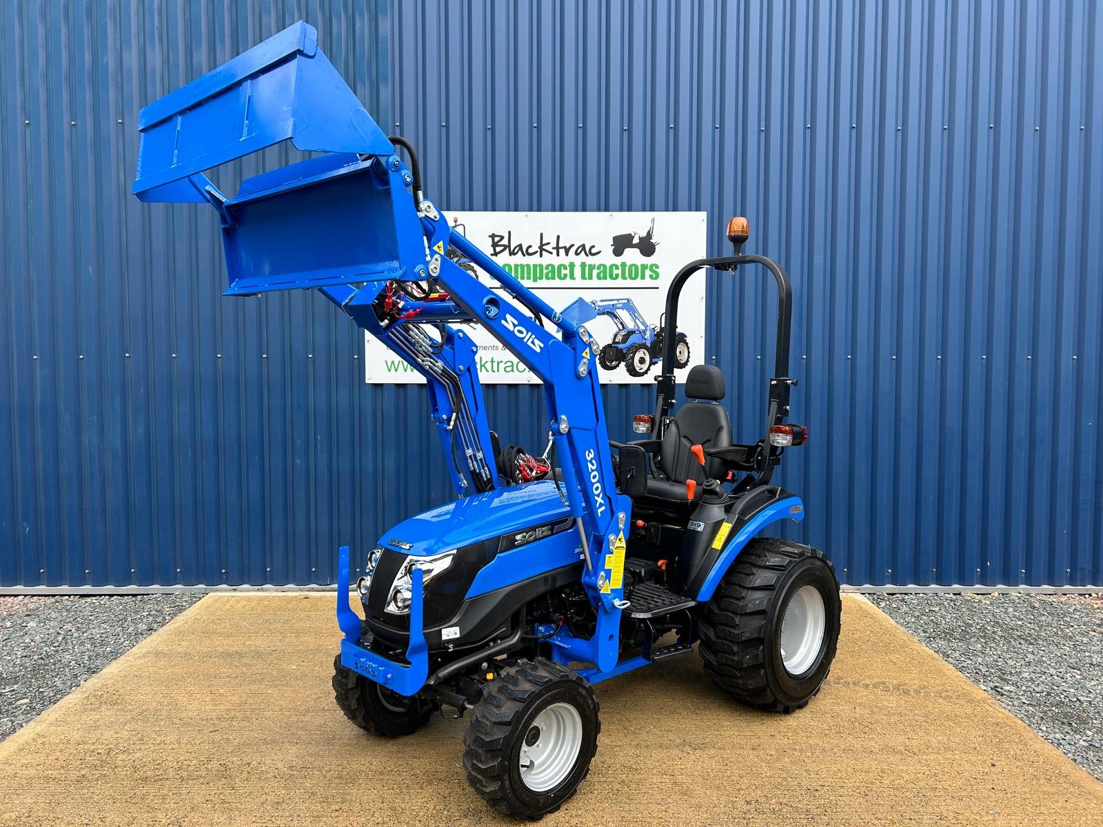 Kehr- & Winterdienst Blacktrac Compact Tractors VS.../74 | VL.../65