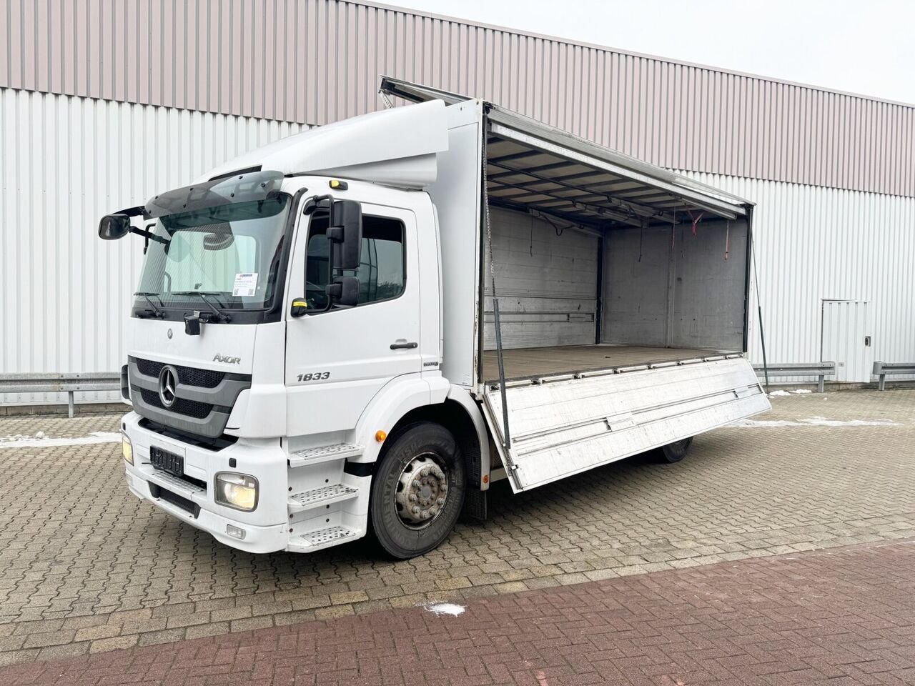Truck Mercedes Benz AXOR 1826 L