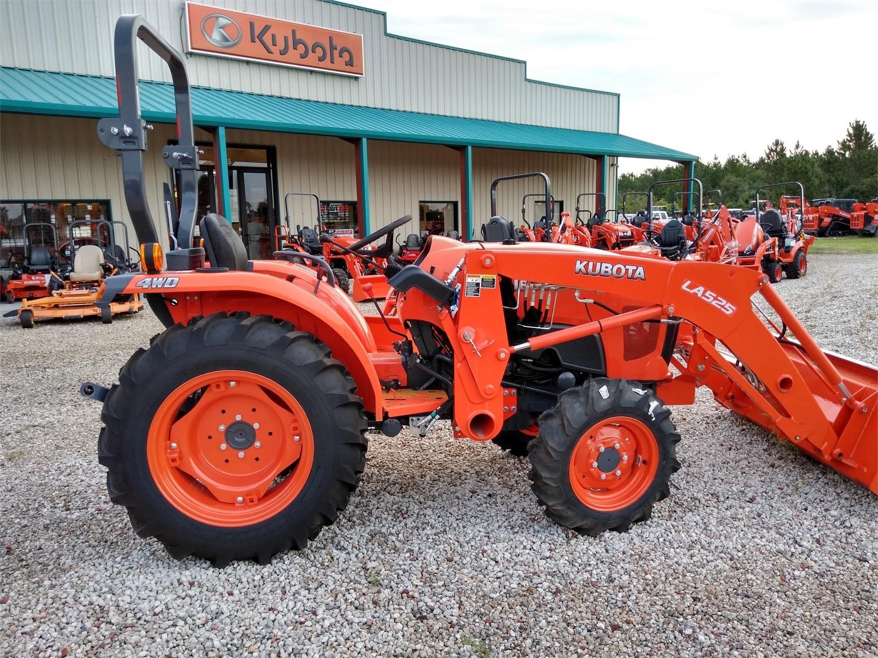 Kubota L3301-4WD