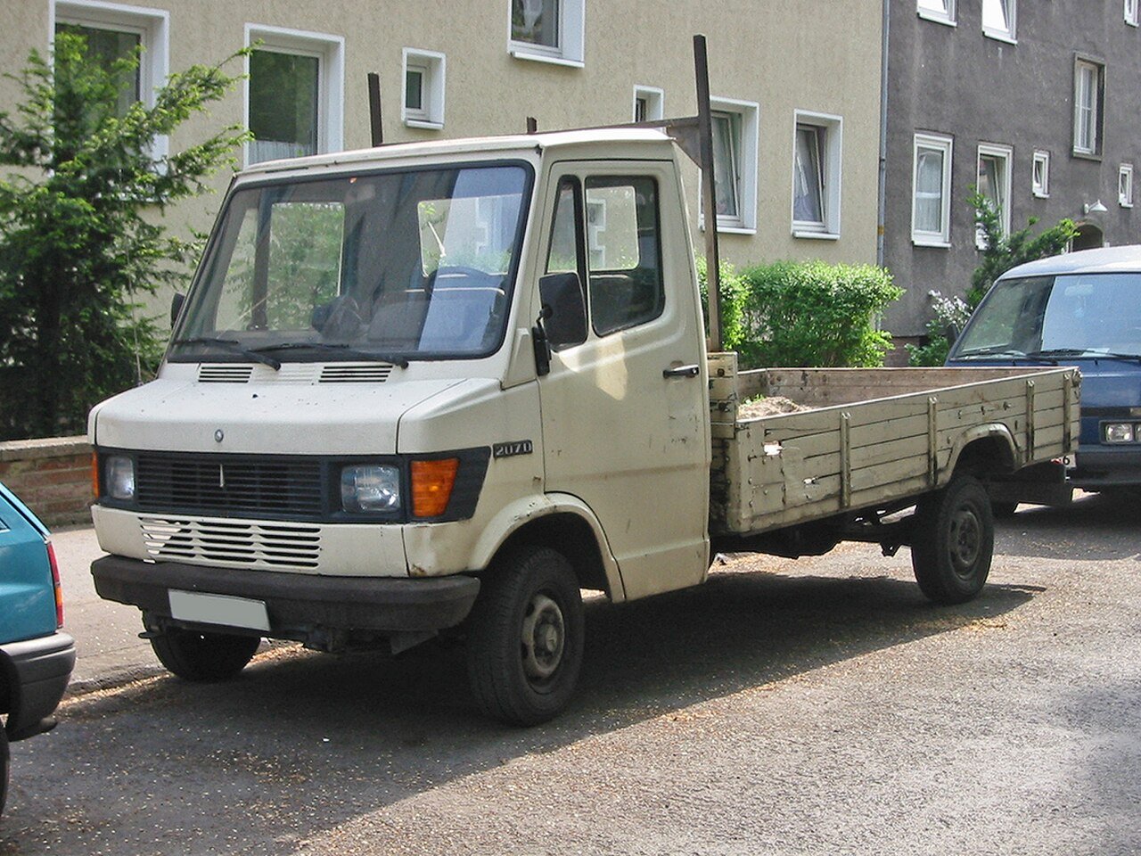 Van Mercedes Benz TN 207 NA