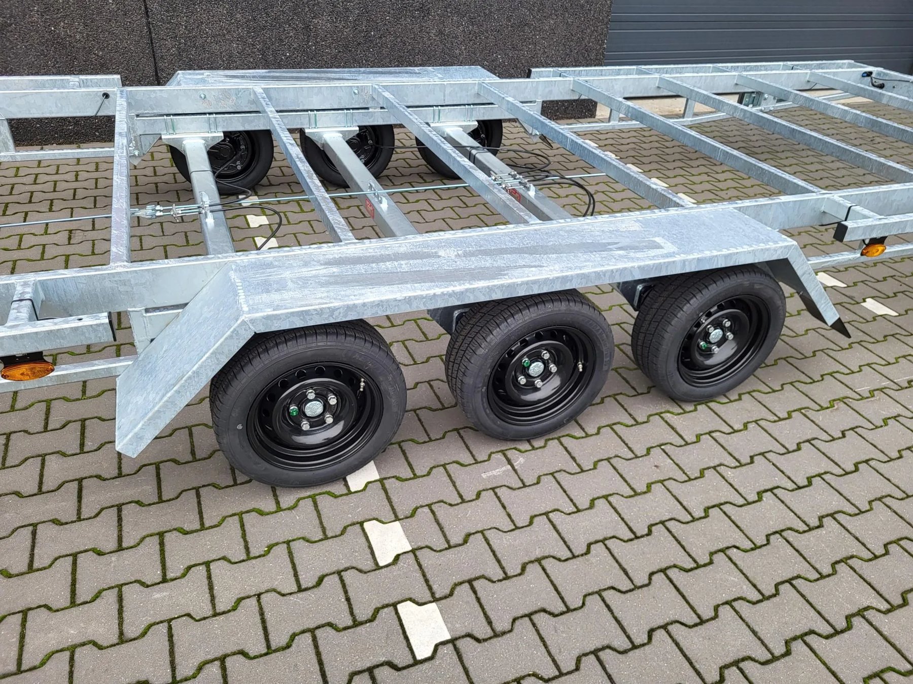 Przyczepy samochodowe do 3,5 t Tranesläpet 130 T