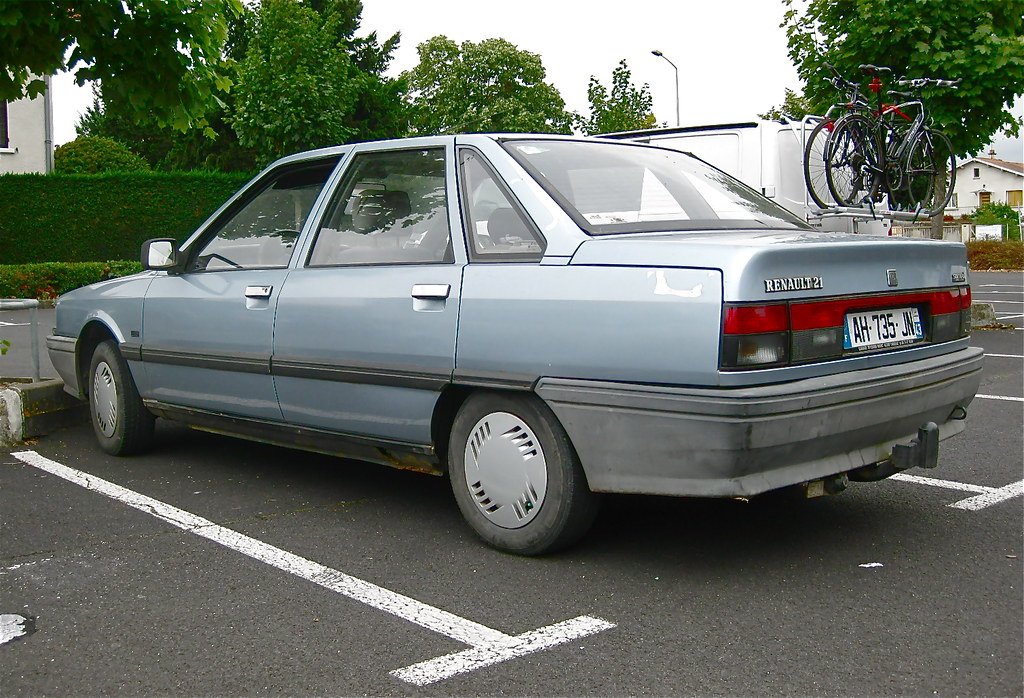 Van Renault R 21 36