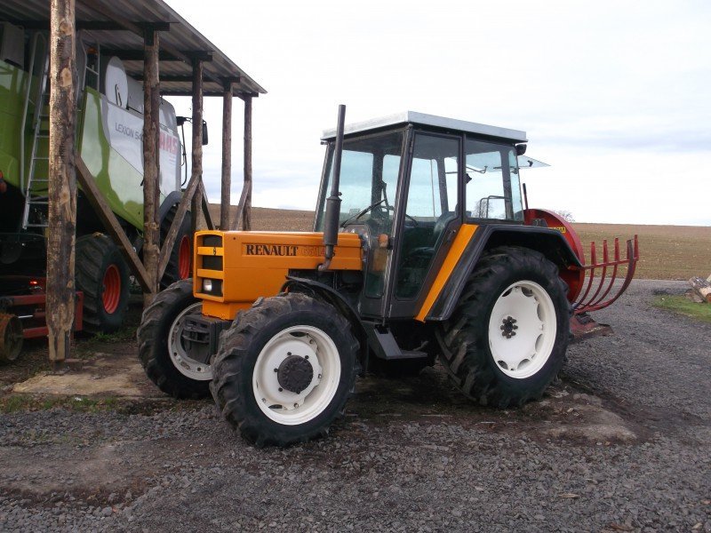 Traktor Renault 551-4 (S)