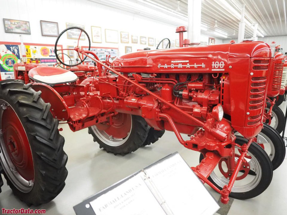 Tractor Farmall McCormick Farmall 100