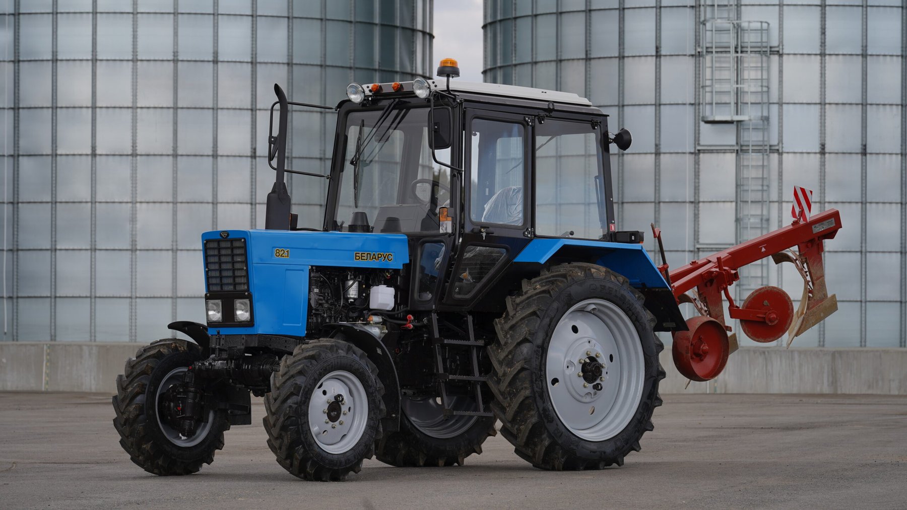 Tractor Belarus 80.UK