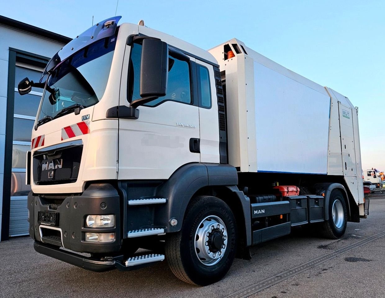 Truck MAN TGS 26.320 6X2-4 LL EEV