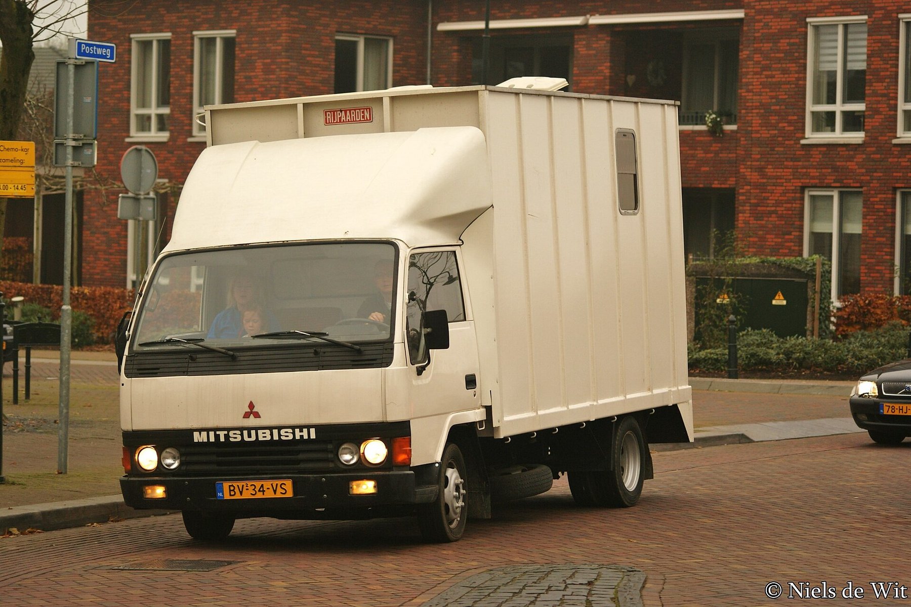 Van Mitsubishi FB 433