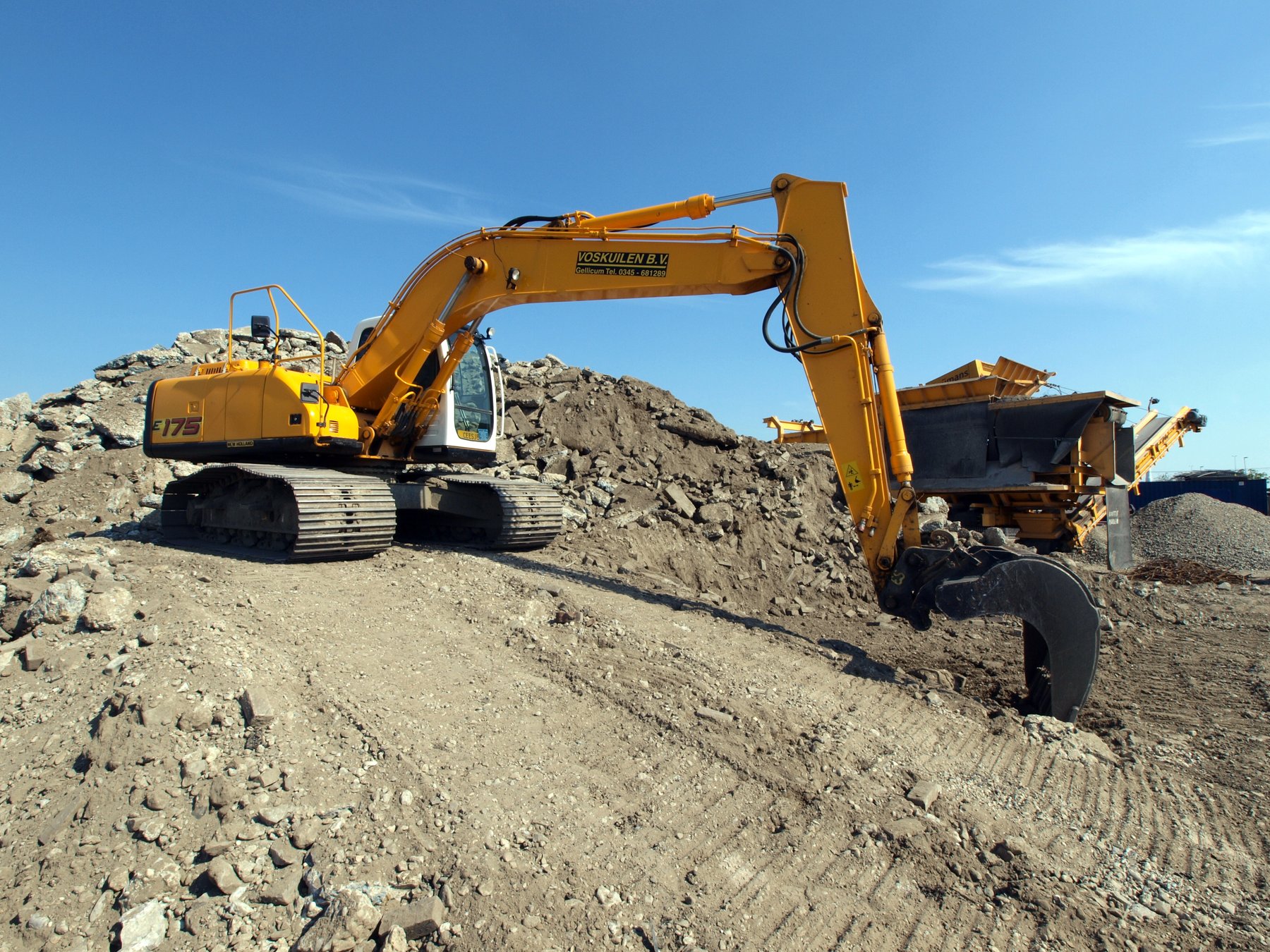 New Holland E175