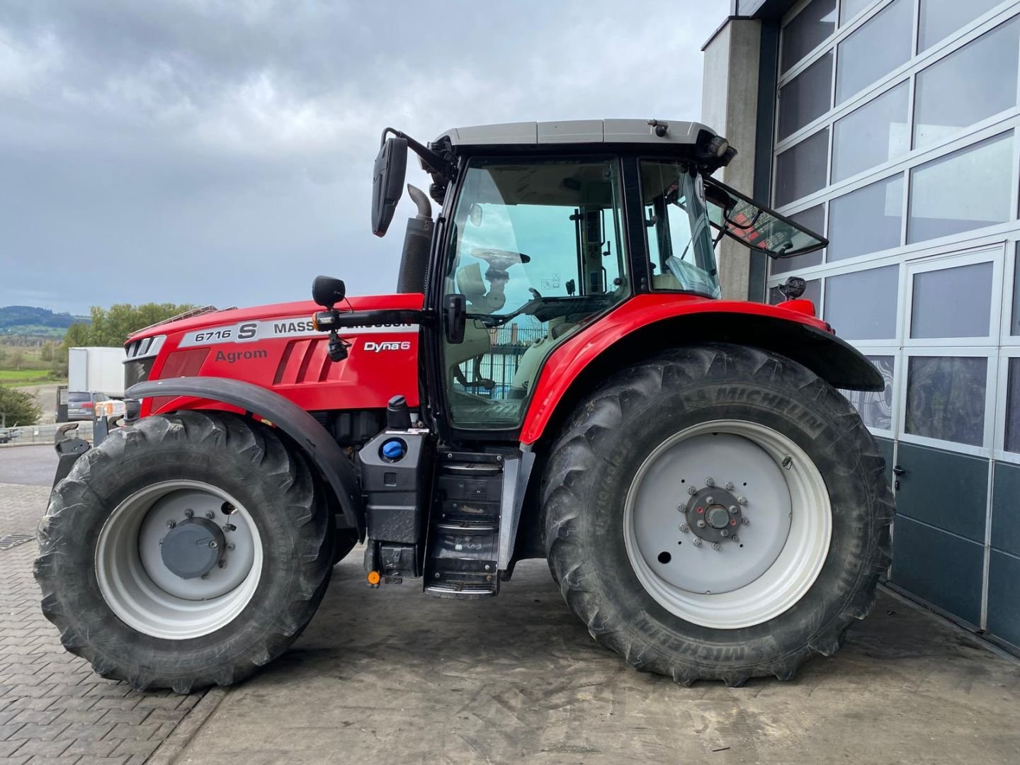 Tractor Massey Ferguson MF 6716 S