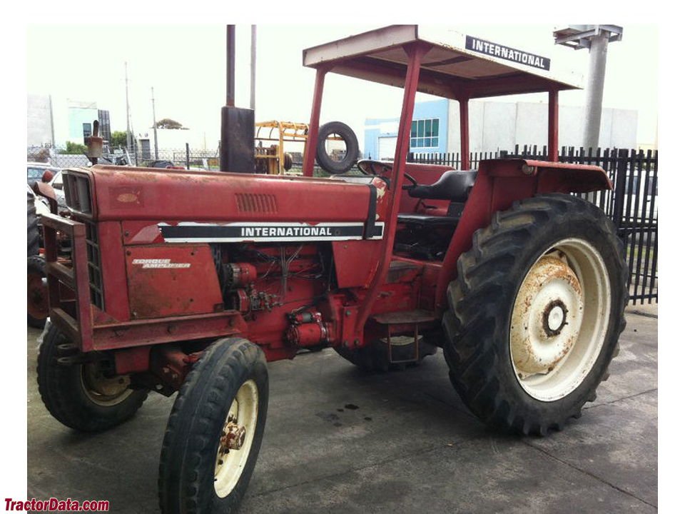 Tractor International Harvester 685