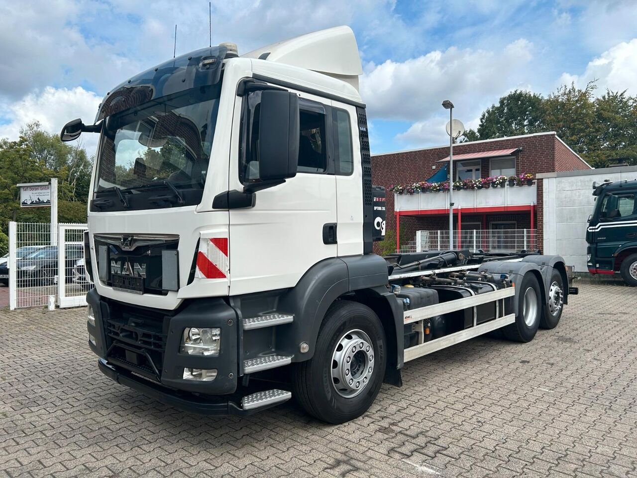 Truck MAN TGX 26.440 6x2-4 BL CH